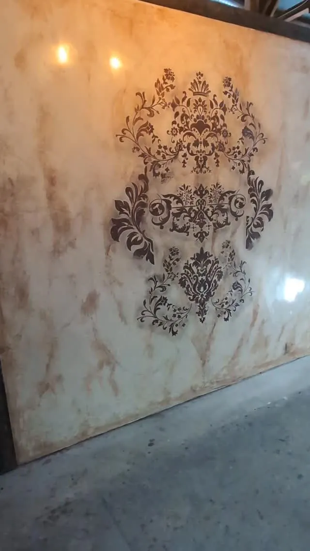 今年初めての投稿です、ロッジャのマントラでステンシル磨きやり...